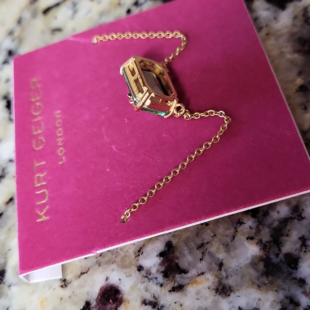 Kurt Geiger Emerald Cut Green Crystal Pendant Necklace - Picture 7 of 11